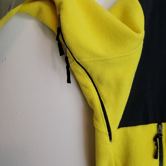 The North Face 95 Retro Denali jacket in Lemon - Picture 7 of 14